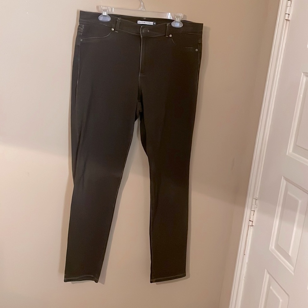 BANDOLINOBLU ladies size 16 straight leg jeans. 98% cotton 2% spandex.